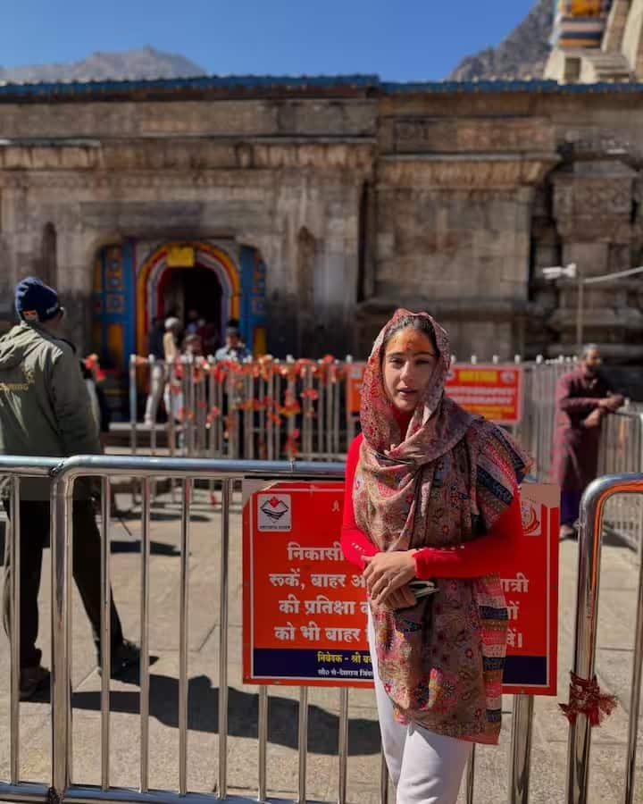 आपको बता दें कि हाल ही में सारा अली खान महादेव का आशीर्वाद लेने के लिए केदारनाथ धाम पहुंची थीं.