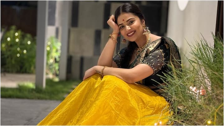 Sreemukhi Latest Photos : తెలుగు యాంకర్ శ్రీముఖి దీపావళి లుక్​లో అందంగా మెరిసిపోయింది. వాటికి సంబంధించిన ఫోటోలను ఇన్​స్టాలో షేర్ చేసింది బ్యూటీ.