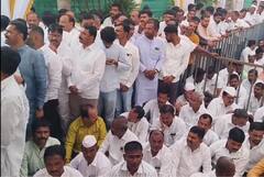 राजकारणाच्या पंढरीत दिवाळसण जोमात, शरद पवारांच्या गोविंदबागेत तुफान गर्दी; फराळाच्या मेजवाणीत प्रचाराची खलबतं!