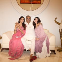 Diwali 2024: जाह्नवी कपूर ने पापा और बॉयफ्रेंड शिखर संग दिए पोज, तो फैमिली के साथ कृति सेनन ने की पार्टी, देखें तस्वीरें