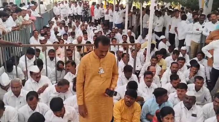 बारामतीमध्ये साहेबांचा आशीर्वाद घेण्यासाठी सदिच्छा भेट घेतली आहे .त्यासाठी बारामतीत आलो , अशी भावना कार्यकर्त्यांनी यावेळी व्यक्त केली.