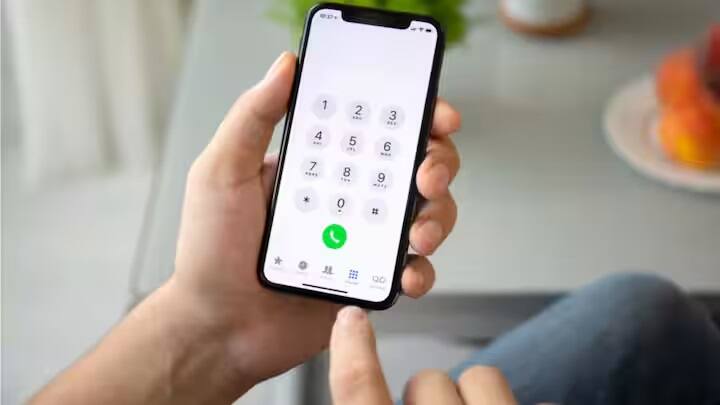 આનો અર્થ એ છે કે તમે તમારા આધાર કાર્ડમાં તમારો નંબર તમે ઇચ્છો તેટલી વખત અપડેટ કરી શકો છો. જો કે, આ માટે તમારે દર વખતે એક નિશ્ચિત ફી ચૂકવવી પડશે. હવે સવાલ આવે છે કે આધાર કાર્ડમાં મોબાઈલ નંબર કેવી રીતે અપડેટ કરવો.