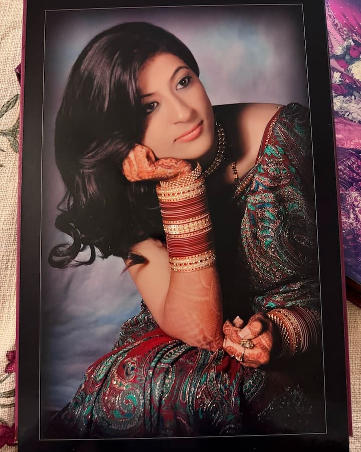 ऐसे में आयुष्मान की वाइफ ने उनको बहुत ही स्पेशल वे में विश किया. ताहिरा ने अपने वेडिंग एल्बम से कुछ खास तस्वीरें अपने इंस्टाग्राम अकाउंट पर शेयर की हैं.