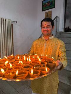 PHOTOS: तस्वीरों में देखें लालू परिवार की दिवाली, तेज प्रताप ने दिया बड़ा संदेश, कहा- 'प्रार्थना जितनी...'