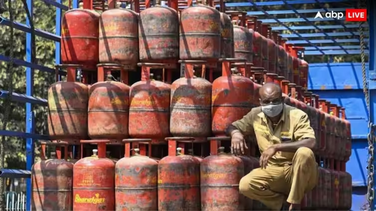 LPG Price Hike: दिवाली के अगले दिन कंज्यूमर्स को झटका, महंगा हुआ 19KG का LPG सिलेंडर, जानें नए रेट्स 