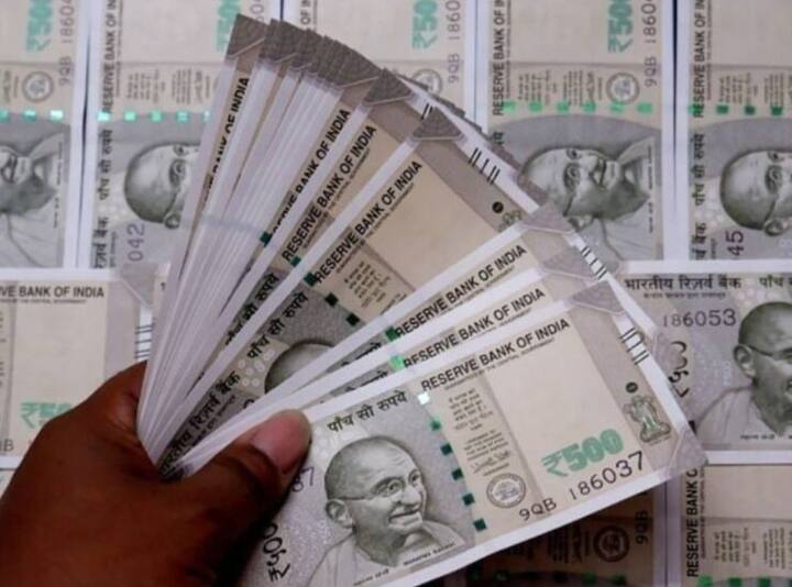 एसआयपी ही शेअर बाजाराशी लिंक असलेली गुंतवणूक पद्धत आहे. त्यामुळे तत्कालीन चढ-उतार पाहून घारबून जाऊ नये. एसआयपी करातना दीर्घकालीन गुंतवणूक समोर ठेवावी.