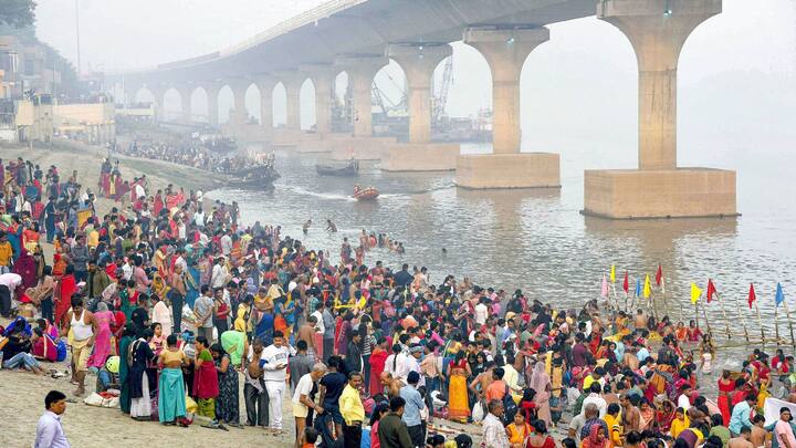 সনাতন ধর্মে কার্তিক মাসকে অত্যন্ত শুভ বলে মানা হয়। ধর্মীয় বিশ্বাস এই মাসের পূর্ণিমা চারমাসের যোগ নিদ্রা থেকে জেগে ওঠেন জগতের পালন কর্তা ভগবান শ্রী বিষ্ণু।(ছবি সৌজন্য- পিটিআই)