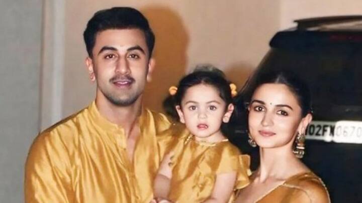 উৎসবের দিনে একই রংয়ের পোশাক পরেছিলেন আলিয়া, রণবীর এবং রাহা। রণবীরের পরনে ছিল মাস্টার্ড-গোল্ডেন রংয়ের কুর্তা, সাদা পাজামা। অন্য দিকে আলিয়া পরেছিলেন মাস্টার্ড-গোল্ডেন রংয়ের শাড়ি। খোঁপায় ছিল ফুল।