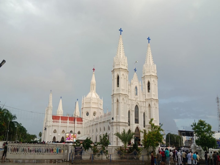 கல்லறை திருநாள்.... வேளாங்கண்ணியில் சிறப்பு திருப்பலி - திரளானோர் பங்கேற்பு