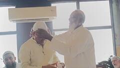 यूपी उपचुनाव: मुस्लिमों ने मंच पर BJP प्रत्याशी को पहनाई सऊदी अरब वाला रुमाल और टोपी