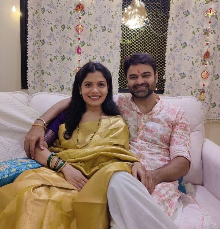 सुरुची अडारकर आणि पियुष रानडेही त्यांचा पहिला पाडवा साजरा करत आहेत.