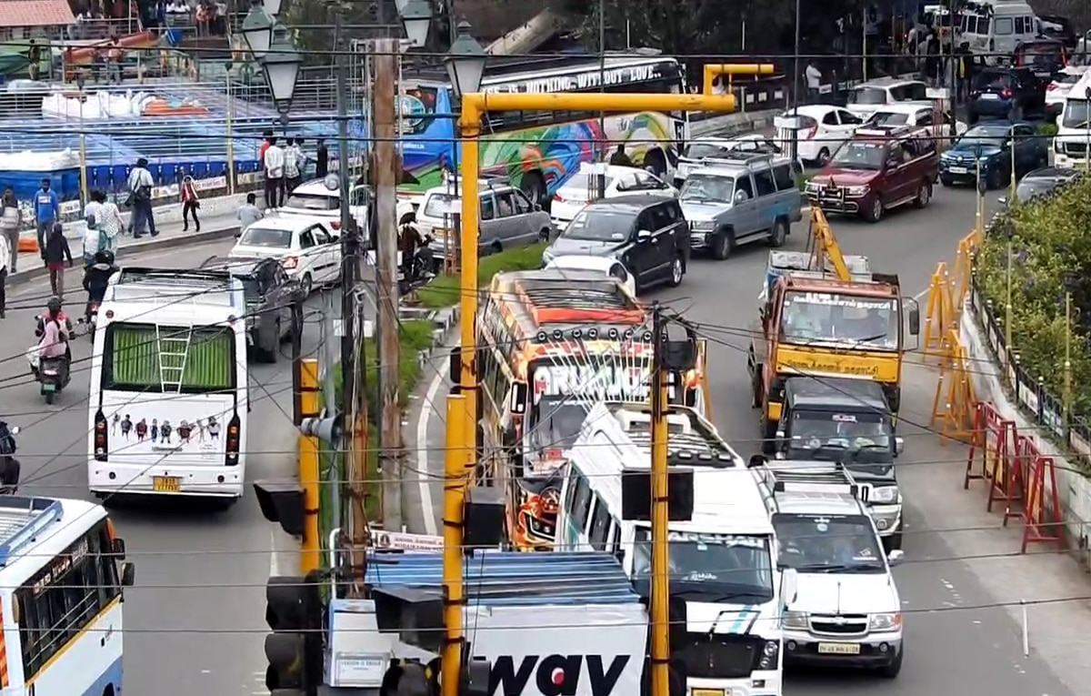 Kodaikanal: தொடர் விடுமுறையை கொண்டாட கொடைக்கானலுக்கு படையெடுத்த சுற்றுலா பயணிகள்