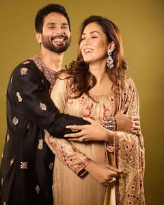 Shahid Mira Romantic Photos: दिवाली पर वाइफ मीरा संग रोमांटिक हुए शाहिद कपूर, फैंस के साथ शेयर की कोजी तस्वीरें