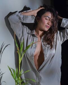 Jinal Joshi Photo: જીનલ જોશીના બ્રાલેસ લુકે વધાર્યું તાપમાન, તસવીરો થઈ વાયરલ