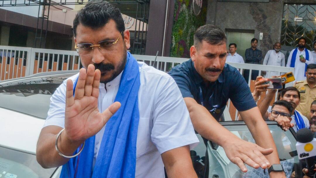 यूपी उपचुनाव: चंद्रशेखर आजाद का बड़ा फैसला, योगी सरकार के सामने रख दी ये मांग UP Bypolls 2024 Nagina MP Chandra Shekhar Azad demand information about deployment of SC-ST officers in UP यूपी उपचुनाव: चंद्रशेखर आजाद का बड़ा फैसला, योगी सरकार के सामने रख दी ये मांग