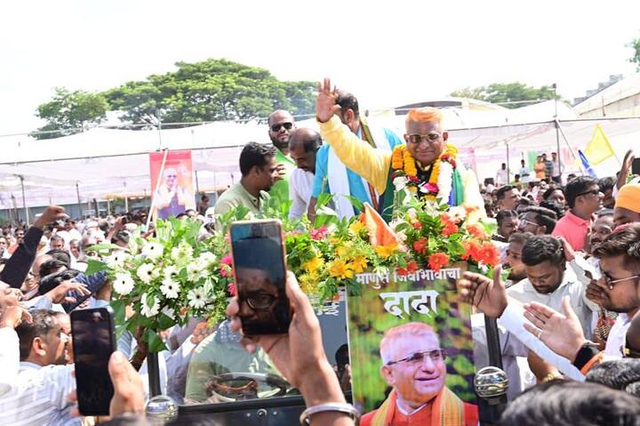 दादाराव केचे यांनी उमेदवारी मागे घ्यावी यासाठी भाजपकडून जोरदार मोर्चेबांधणी करण्यात आली. पण देव आला तरी आपण अपक्ष उमेदवारी मागे घेणार नसल्याची भूमिका दादाराव केचे यांनी मांडली होती.