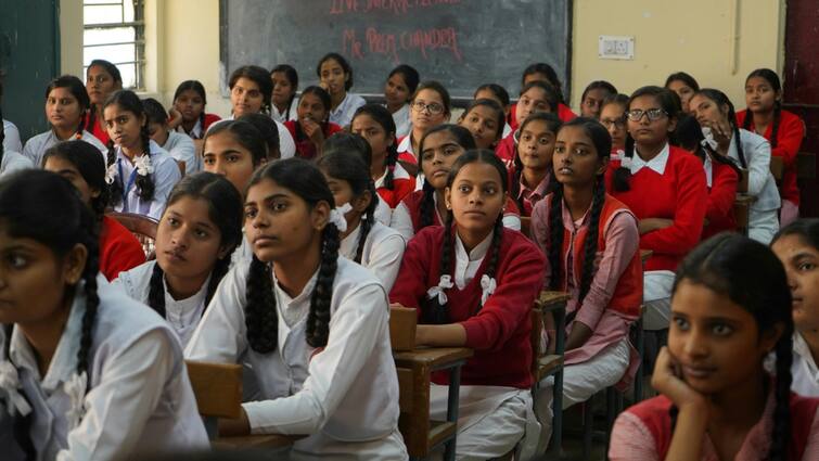 sanitary pads provided Under mukhyamantri Kishori Swasthya Yojana in bihar schools drop out rate of girl students decreased बिहार में इस योजना के तहत छात्राओं के लिए सेनेटरी पैड्स खरीदना हुआ आसान, स्कूल ड्राप आउट दर में भी आई कमी