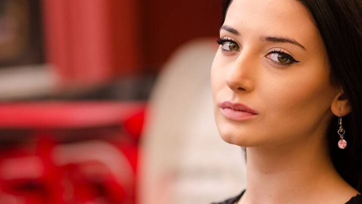 মাস অনুযায়ী এখনও আর ঋতু পরিবর্তন হয় না। তবে বছর শেষের এই সময়টায় ত্বকের বিশেষ যত্ন নিতে বলা হয়।