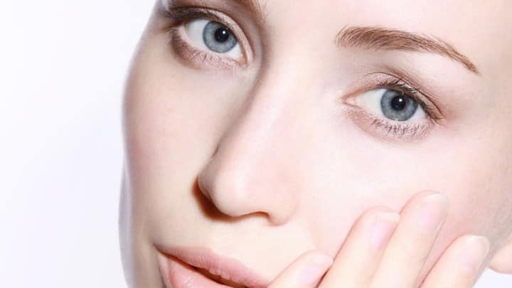 আরেকটা বিষয় শীতকালে ডিহাইড্রেশনের প্রবল আশঙ্কা থাকে। তাই সারাদিনে ২ থেক ৩ লিটার জল খাওয়া উচিত।