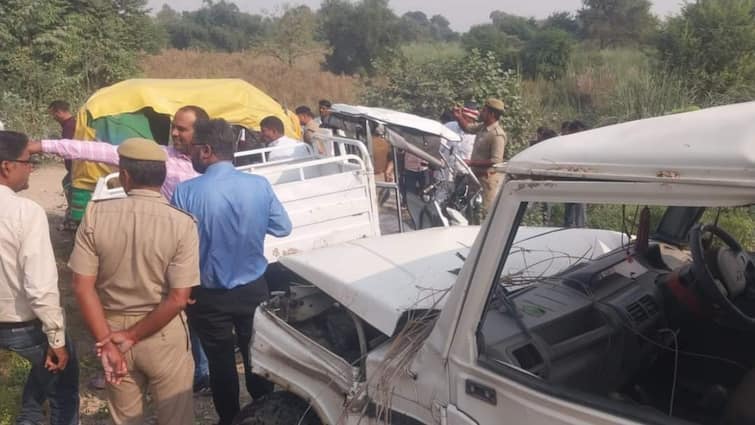 बस्ती में बस, बोलेरो और ऑटो की जोरदार टक्कर, हादसे में दो दर्जन घायल, एक यात्री की मौत