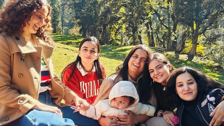 Kangana Ranuat spent time with her family and bonded with them over a picnic. See pics