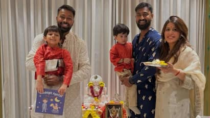 দীপাবলীতে সেরা উপহার! ছেলের সঙ্গে দেখা হল হার্দিকের, একসঙ্গে কাটালেন আলোর উৎসব দীপাবলীতে সেরা উপহার! ছেলের সঙ্গে দেখা হল হার্দিকের, একসঙ্গে কাটালেন আলোর উৎসব