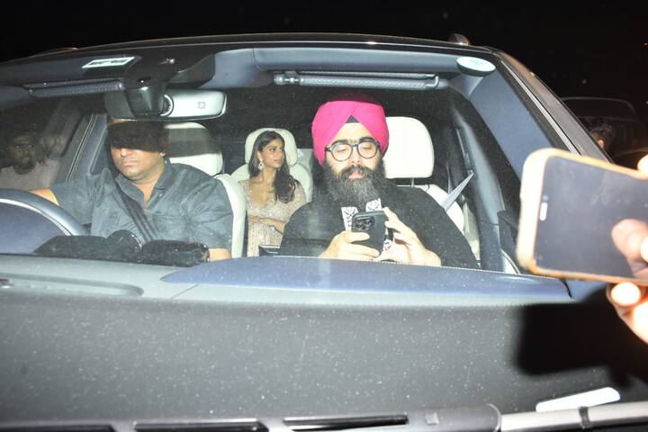 सुहाना खान और अगस्त्य नंदा ने सिद्धार्थ आनंद की दिवाली पार्टी में लाइमलाइट बटोर ली. दोनों साथ में बेहद खुश नजर आए.