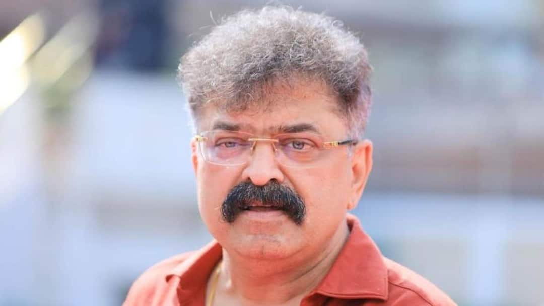 ऐन विधानसभा निवडणुकीच्या तोंडावर जितेंद्र आव्हाड यांना मोठा धक्का, कळव्यातील सहकाऱ्यांनी साथ सोडली Jitendra Awhad suffered a big blow in the run-up to the Ain Assembly elections his colleagues from Kalva left their support Maharashtra Vidhansabha Election Maharashtra Politics Marathi News ऐन विधानसभा निवडणुकीच्या तोंडावर जितेंद्र आव्हाड यांना मोठा धक्का, कळव्यातील सहकाऱ्यांनी साथ सोडली