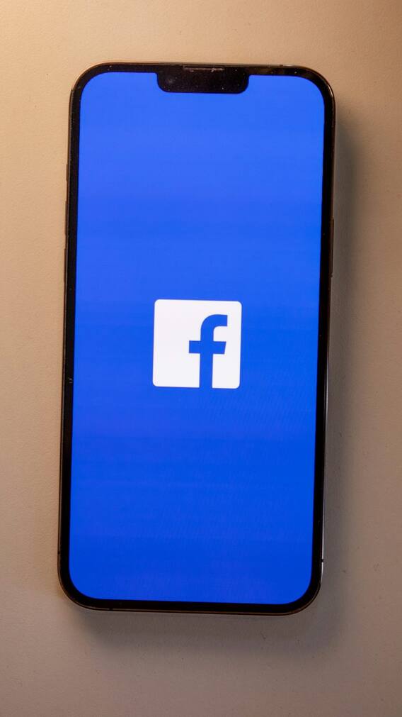 घर बैठे Facebook से कैसे हर महीने कमा सकते हैं मोटी रकम!