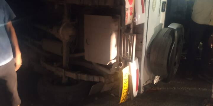 सदर अपघातात 5 जणांचा मृत्यू झाला असून एकाची प्रकृती चिंताजनक आहे.(Image Credit-ABP)