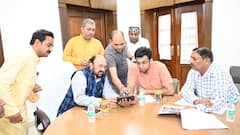 आगरा: मेट्रो के निर्माण से मकानों में आई दरारे, पीड़ित परिवारों ने की मुआवजा देने की मांग