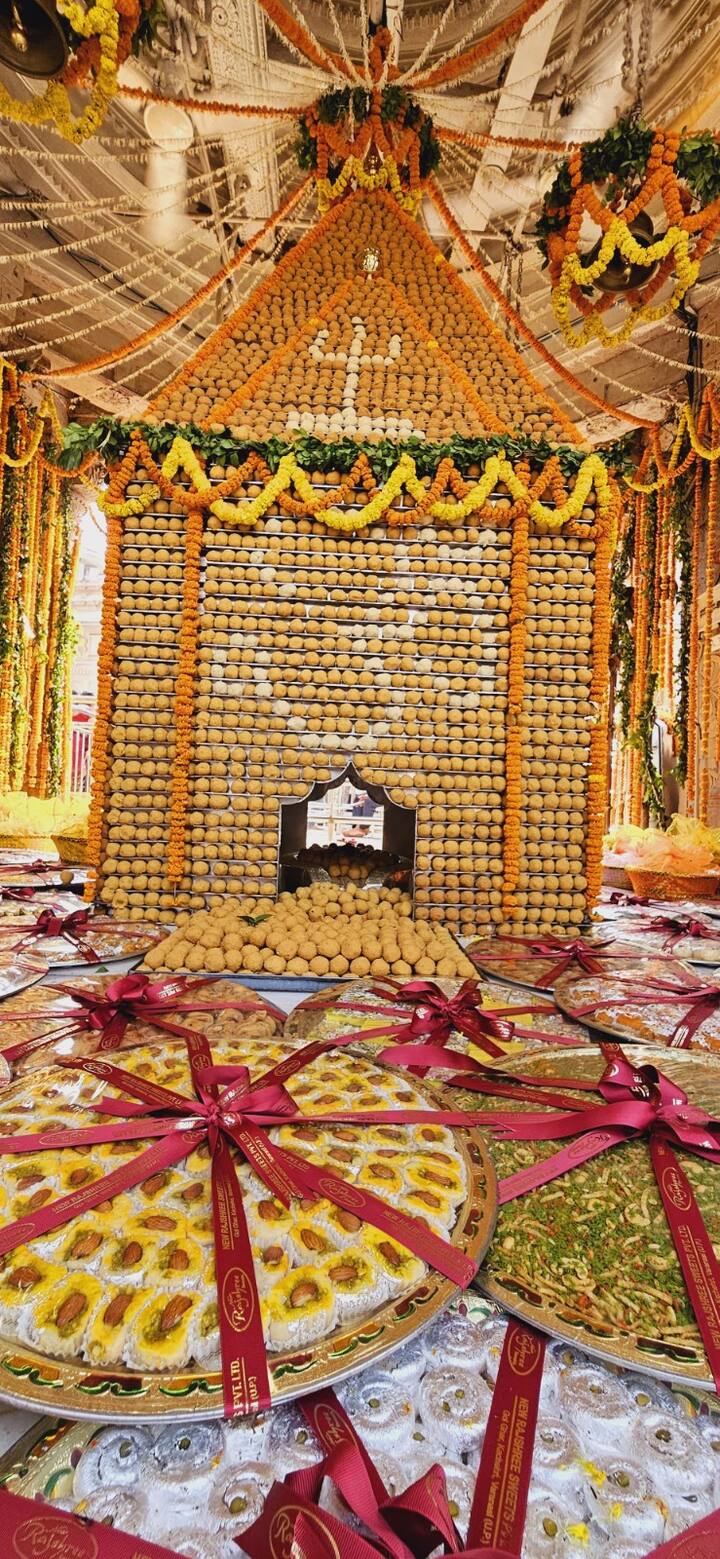 2 नवंबर को अन्नकूट पर्व के अवसर पर श्री काशी विश्वनाथ मंदिर में भव्य आयोजन किया गया.