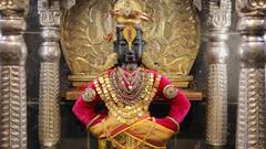 Vitthal-Rukmini: पाडव्यानिमित्त विठुरायाला सोन्याची पगडी अन् धोतर; रुक्मिणी माता सजली नखशिखांत हिऱ्याच्या दागिन्यात, पाहा PHOTOS