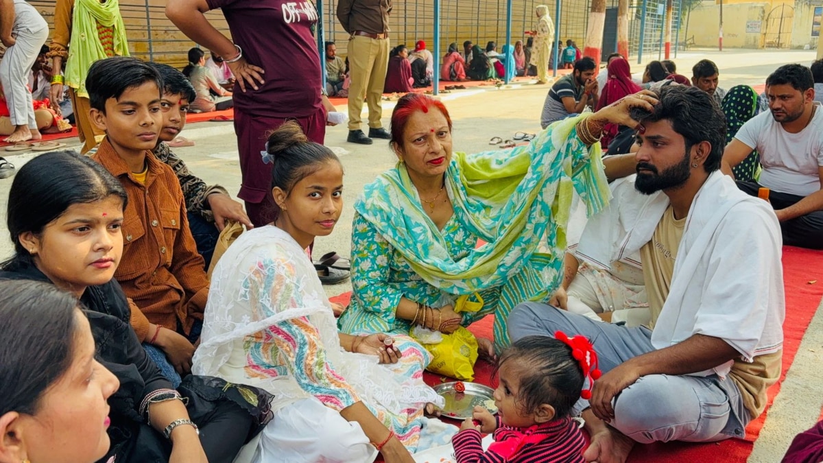 मेरठ जेल में भैया दूज का जश्न, अधिकारियों ने निभाया भाई का फर्ज, महिला कैदियों की आंखें हुईं नम