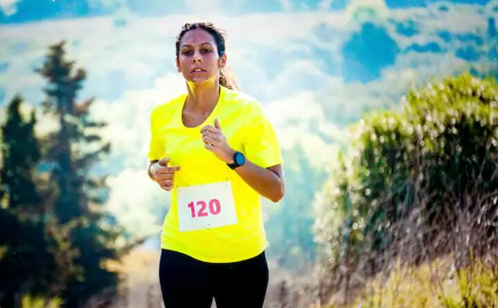 ਜ਼ਿਆਦਾ ਖੂਨ ਪੰਪ ਕਰਨ ਲਈ ਦਿਲ ਨੂੰ ਆਪਣੀ ਗਤੀ ਵਧਾਉਣੀ ਪੈਂਦੀ ਹੈ। ਇਹੀ ਕਾਰਨ ਹੈ ਕਿ ਜਦੋਂ ਅਸੀਂ ਦੌੜਦੇ ਹਾਂ ਤਾਂ ਸਾਡੇ ਦਿਲ ਦੀ ਧੜਕਣ ਵਧ ਜਾਂਦੀ ਹੈ।