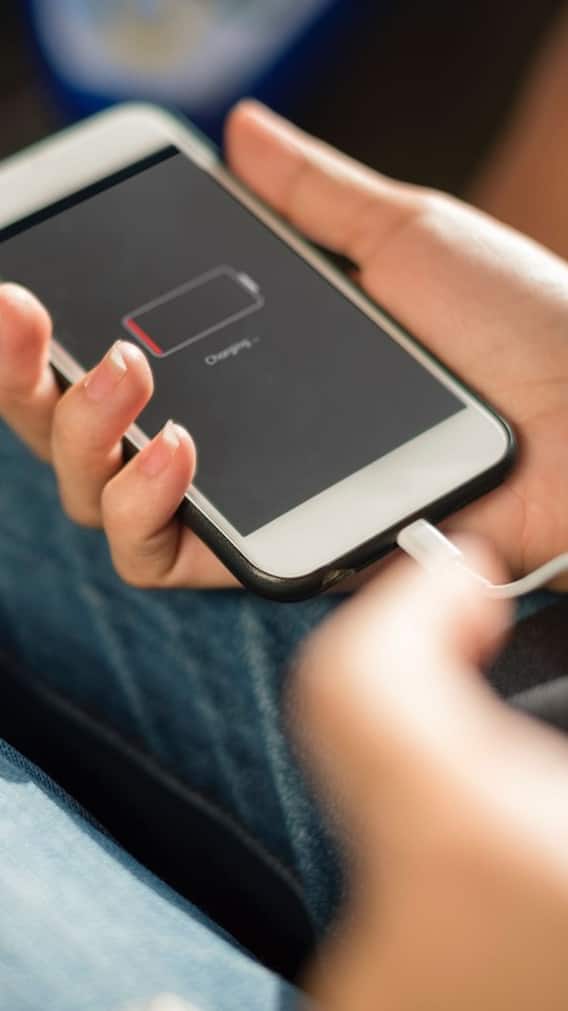 Smartphone देर से हो रहा है चार्ज! ये हो सकते हैं कारण