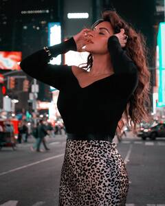 Shama Sikander: સ્ટાઈલિશ લૂકમાં શમા સિકંદરે આપ્યા બોલ્ડ પોઝ, જુઓ તસવીરો