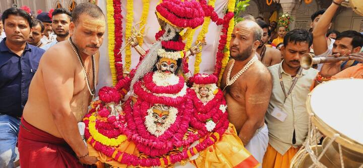 अन्नकूट पर्व में भोग आरती के बाद प्रसाद वितरण का विशेष महत्व है.