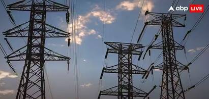Fengal cyclone Power outage in Marakanam and surrounding areas Fengal cyclone: ஃபெஞ்சல் புயல் சுழற்றி அடிக்கும் சூறைக்காற்று... இருளில் மூழ்கிய மரக்காணம்