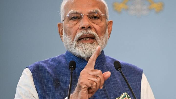 આવા લોકોને પકડવામાં આવે તો કડક કાર્યવાહી થઈ શકે છે. માત્ર આ લોકોનું રેશન કાર્ડ રદ કરવામાં આવશે એટલું જ નહીં. પરંતુ સરકાર આવા લોકો પર દંડ પણ લગાવી શકે છે. અને લીધેલા લાભની બરાબર રકમ પરત કરવાનો આદેશ આપી શકે છે.