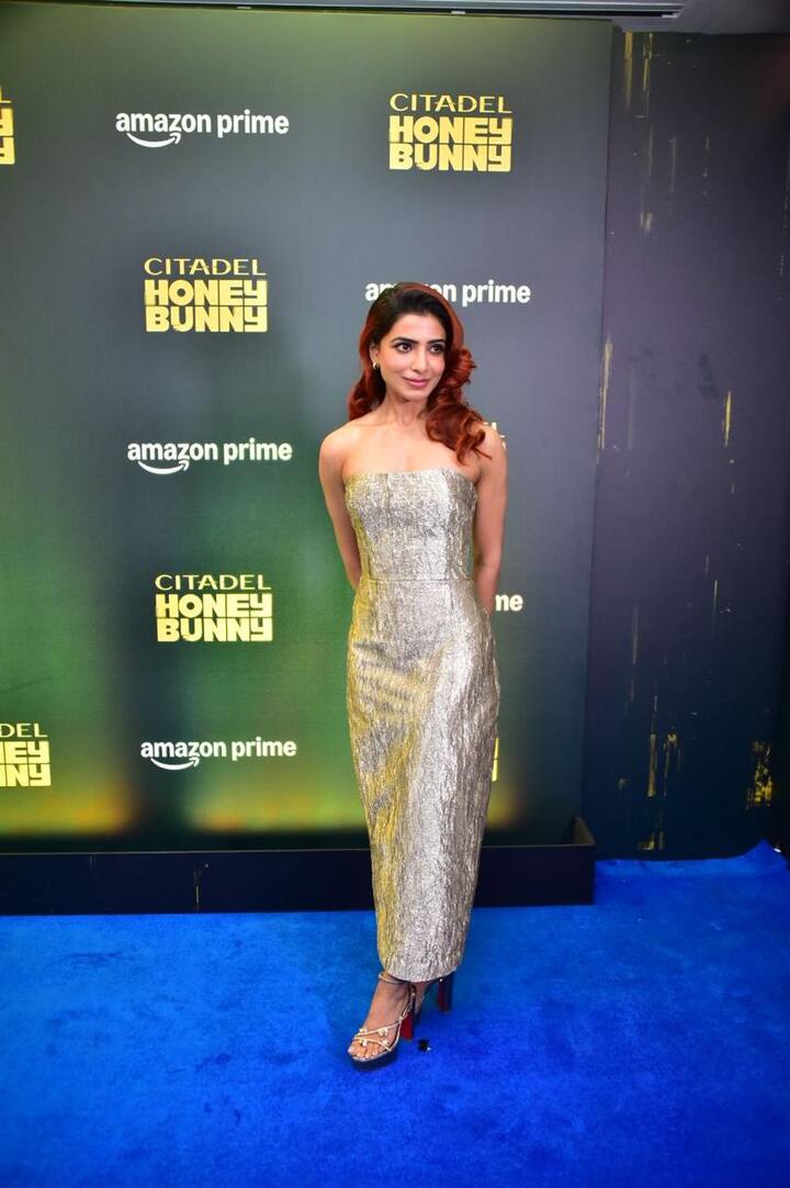 इसके अलावा सामंथा रुथ प्रभु इस इवेंट में काफी गॉर्जियस अवतार में नजर आई. उन्होंने ऑफ शोल्डर सिल्वर बॉडीकोन ड्रेस पहनी.