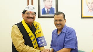 BJP MCD councilor BB Tyagi join AAP Big blow for Delhi BJP ann | दिल्ली BJP  को बड़ा झटका, MCD पार्षद बीबी त्यागी ने AAP का थामा दामन