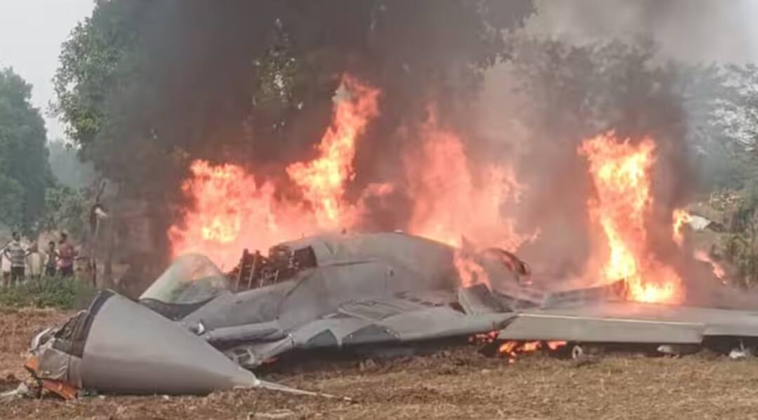 Plane Crash: ਪੰਜਾਬ ਤੋਂ ਉੱਡਿਆ ਜਹਾਜ਼ ਅਸਮਾਨ ‘ਚ ਬਣਿਆ ਅੱਗ ਦਾ ਗੋਲਾ, ਆਗਰਾ ਦੇ ਖੇਤਾਂ ‘ਚ ਹੋਇਆ ਕਰੈਸ਼, ਚਾਰੇ ਪਾਸੇ ਉੱਠੀਆਂ ਅੱਗ ਦੀਆਂ ਲਪਟਾਂ, ਜਾਣੋ ਤਾਜ਼ਾ ਹਲਾਤ The plane that flew from Punjab crashed in the fields of Agra Plane Crash: ਪੰਜਾਬ ਤੋਂ ਉੱਡਿਆ ਜਹਾਜ਼ ਅਸਮਾਨ ‘ਚ ਬਣਿਆ ਅੱਗ ਦਾ ਗੋਲਾ, ਆਗਰਾ ਦੇ ਖੇਤਾਂ ‘ਚ ਹੋਇਆ ਕਰੈਸ਼, ਚਾਰੇ ਪਾਸੇ ਉੱਠੀਆਂ ਅੱਗ ਦੀਆਂ ਲਪਟਾਂ, ਜਾਣੋ ਤਾਜ਼ਾ ਹਲਾਤ