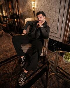 दुबई में बीता बचपन, ‘पवित्र रिश्ता’ ने दिलाया फेम, फिर एक्टिंग से ज्यादा हुए ब्रेकअप के चर्चे, पहचाना ?