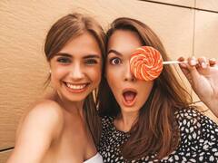 फेस्टिव सीज़न में खूब खा रहे हैं मिठाइयां तो हो जाएं सावधान, इन बीमारियों का बढ़ रहा खतरा