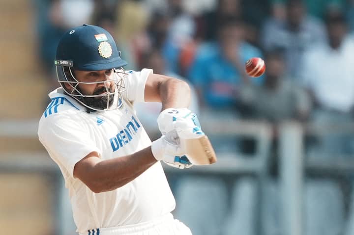 रोहित शर्मा की कप्तानी में अब तक टीम इंडिया ने 16 घरेलू टेस्ट खेल लिए हैं. इन मैचों में टीम इंडिया ने 5 में हार झेली. रोहित घरेलू टेस्ट में सबसे ज्यादा हार झेलने वाले दूसरे भारतीय कप्तान बन गए हैं.