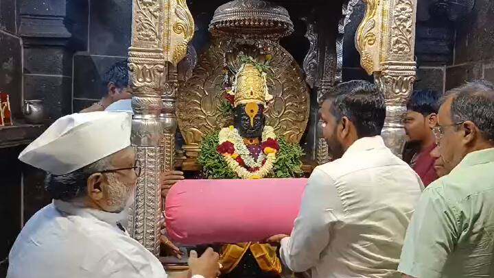 कार्तिक यात्रेच्या पार्श्वभूमीवर आजपासून विठ्ठलाचं दर्शव 24 तास सुरू असणार आहे.