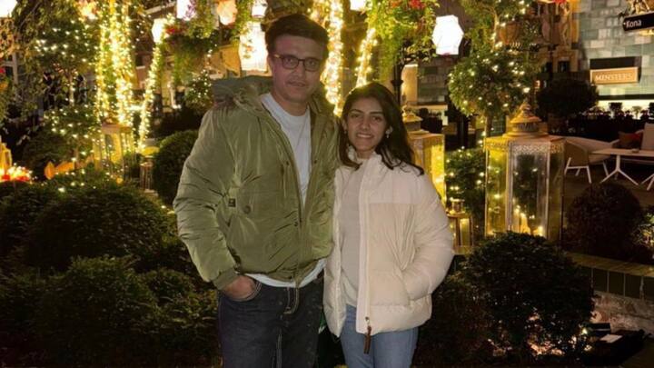 সৌরভ নিজেও এখন লন্ডনে। মেয়ের জন্মদিনে এই ছবি পোস্ট করে লিখেছেন, 'সুন্দরী সানা, তোকে জন্মদিনের শুভেচ্ছা আর অনেক ভালবাসা।'