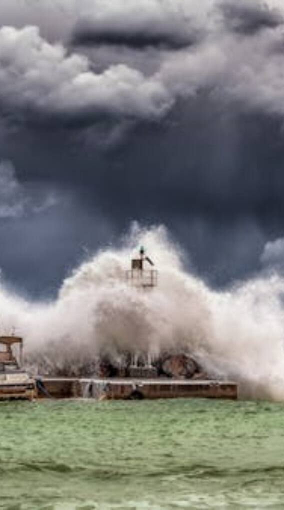 कहां से आया सुनामी शब्द? जानें क्या होता है इसका मतलब