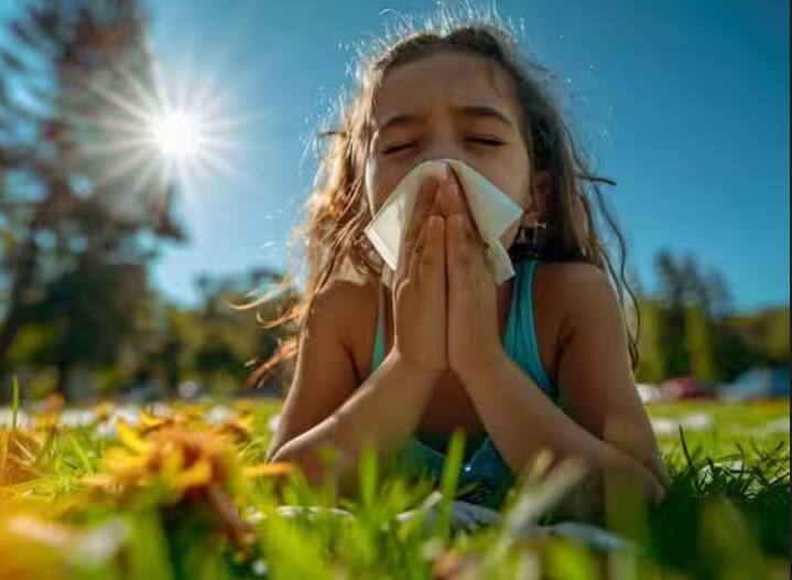 ਐਂਟਰੋਵਾਇਰਸ (Enterovirus) : ਐਂਟਰੋਵਾਇਰਸ 300 ਤੋਂ ਵੱਧ ਵਾਇਰਸਾਂ ਦਾ ਇੱਕ ਗਰੁੱਪ ਹੈ, ਜਿਸ ਵਿੱਚ ਰਾਈਨੋਵਾਇਰਸ, ਕੋਕਸਸੈਕੀਵਾਇਰਸ, ਈਕੋਵਾਇਰਸ ਅਤੇ ਪੋਲੀਓਵਾਇਰਸ ਸ਼ਾਮਲ ਹਨ, ਜੋ ਕਈ ਗੰਭੀਰ ਬਿਮਾਰੀਆਂ ਦਾ ਕਾਰਨ ਬਣਦੇ ਹਨ। ਇਸ ਵਿੱਚ ਸਾਹ ਦੀ ਸਮੱਸਿਆ ਦਾ ਖਤਰਾ ਬਹੁਤ ਜ਼ਿਆਦਾ ਹੁੰਦਾ ਹੈ। ਇਸ ਤੋਂ ਇਲਾਵਾ ਹੱਥਾਂ, ਪੈਰਾਂ ਅਤੇ ਮੂੰਹ ਦੀਆਂ ਬਿਮਾਰੀਆਂ ਹੋ ਜਾਂਦੀਆਂ ਹਨ। ਇਸ ਤਰ੍ਹਾਂ ਦੇ ਜ਼ੁਕਾਮ ਨੂੰ ਠੀਕ ਕਰਨ ਲਈ 1 ਹਫ਼ਤਾ ਲੱਗਦਾ ਹੈ।